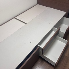 ベッドとマットレスセットの画像