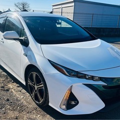 トヨタプリウスPHV  (低走行)の画像