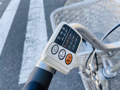 『ＳＡＬＥ　３０％』　電動自転車　パナソニック　２６インチ　バッテリー　充電器　付き　シルバー　配達可能