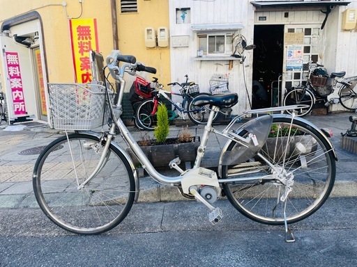 『ＳＡＬＥ　３０％』　電動自転車　パナソニック　２６インチ　バッテリー　充電器　付き　シルバー　配達可能