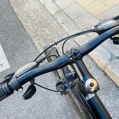 『ＳＡＬＥ　３０％』　美品　クロスバイク　２６インチ　3x7変速　黒　配達可能の画像