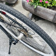 『ＳＡＬＥ　３０％』　クロスバイク　７００ｘ２８ｃ　3x8変速　フレーム　アルミ　黒　配達可能の画像