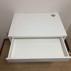 イケア デスクの画像