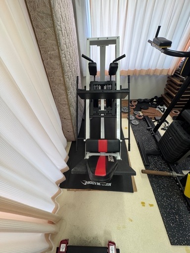 レッグプレスマシン