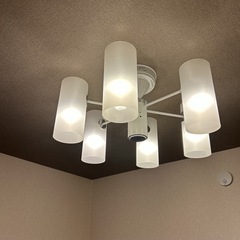 コイズミ シャンデリア  照明 6灯の画像