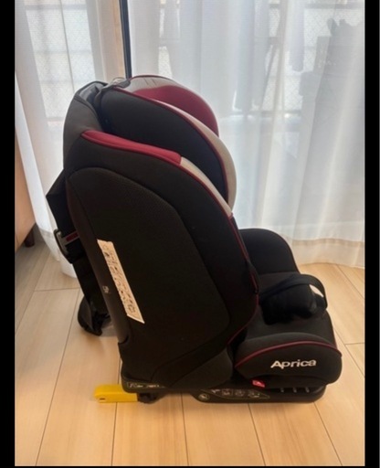 Aprica form fit アップリカ　ISOFIX チャイルドシート　　　ジュニアシート格安になります