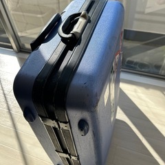 大型スーツケースの画像