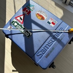 大型スーツケースの画像