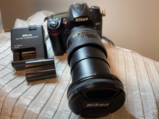 ニコン D7000 と 18-200mm レンズ