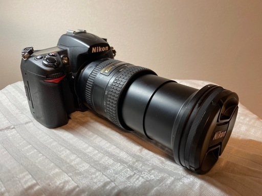 ニコン D7000 と 18-200mm レンズ