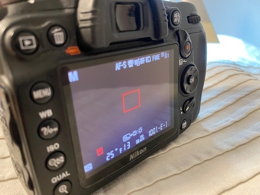 ニコン D7000 と 18-200mm レンズ