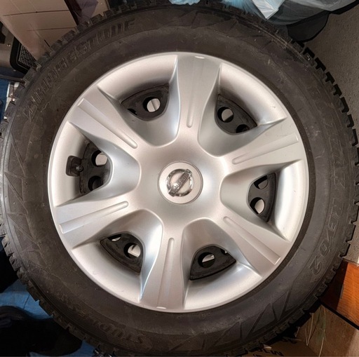 車のパーツ BRIDGESTONE  STUDLESS 185/65R15 88Q