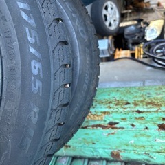 ピレリ　スタッドレス　175/65R15の画像