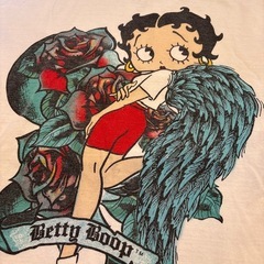 【XL】BETTY Tシャツの画像