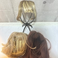 ウィッグ セット 洗濯済み コスプレ レイヤー イメチェン ヘアスタイル フルウィッグ メッシュ 通気 前髪 ブリーチ ハイトーン カラー カチューシャ クリップ かつらの画像