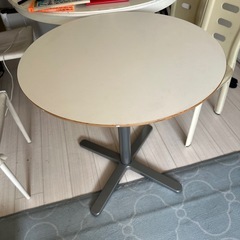 白　ラウンドテーブル　ダイニングテーブルの画像