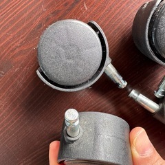 キャスターのタマ4個　直径約6ミリの画像