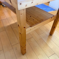 大工さん手作りのテーブルの画像