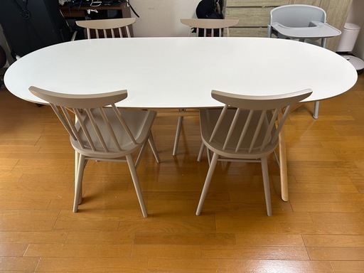 IKEA ダイニングテーブル　　　　　　　椅子4脚つき