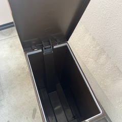 ペダル式ゴミ箱＊取りに来れる方のみ＊の画像