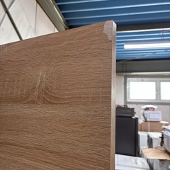 木目調の食器棚（一本もの）の画像