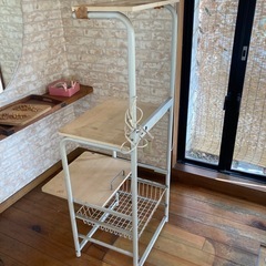 【炊飯器ラック / レンジ台 コンセント付き】の画像