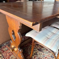 ダイニングテーブルの画像