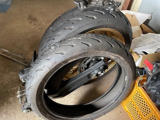 XSR700 ホイール　スイングアーム