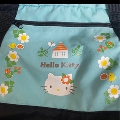 すぐお渡しハローキティ　ボストンバッグ　大容量　旅行　アウトドア　ブルー　花柄　キティーちゃんの画像