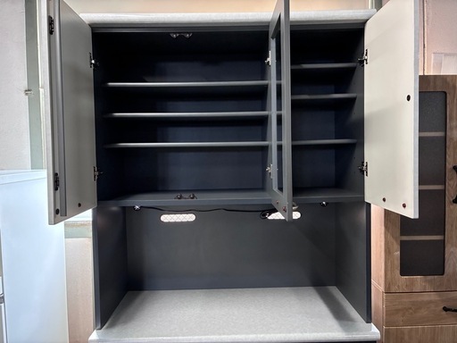 グレーの食器棚：上下分割タイプ（商品番号：15001）