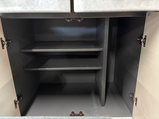 グレーの食器棚：上下分割タイプ（商品番号：15001）