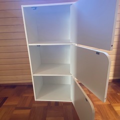 【取引中】カラーボックス　扉付きの画像