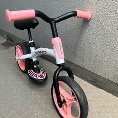 女の子向けストライダーの画像