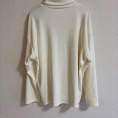 アイボリー タートルネックニットの画像