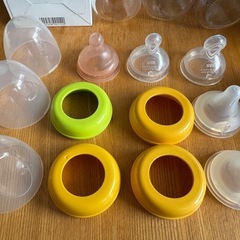 【授乳用品 セット】手動搾乳機、哺乳瓶、除菌ジョーズ、母乳パックの画像