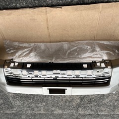 ハイエース グランドキャビン フロントバンパーの画像