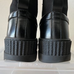 PUMA プーマ × FENTYコラボ 厚底ブーツ ブラックの画像