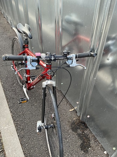 値下げしました。 TREK本格ロードバイクをクロスバイク様ハンドルに変更街乗りも楽々‼️長距離ツーリングも可能のオールマイティーです‼️