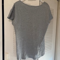 UNIQLO リサラーソン Tシャツの画像