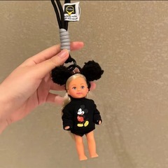 人気【新品】シャオシャンフォン　韓国風ニットラブドールキーフォルダー　人形の画像