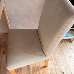 ダイニングチェア、空気清浄機の画像