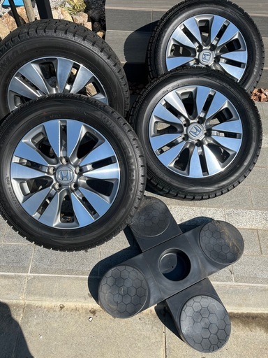 スタッドレスタイヤDUNLOP 205/60R16 ステップワゴン 純正 ノーマル