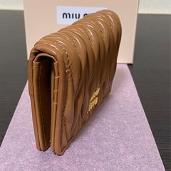 ミュウミュウ　二つ折り財布　ノベルティの画像