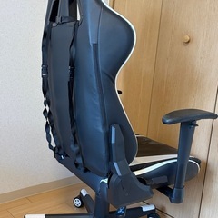 ゲーミングチェア　の画像