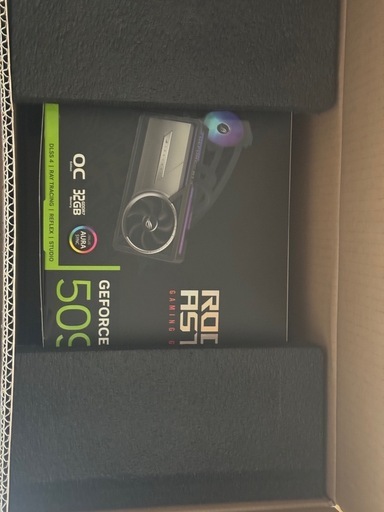 ★新品同様★ RTX5090 2026年3月購入保証書付 ASUS ROG ASTRAL LC O32G GAMING 