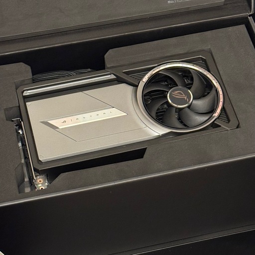 ★新品同様★ RTX5090 2026年3月購入保証書付 ASUS ROG ASTRAL LC O32G GAMING 
