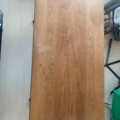 木製テーブルの画像