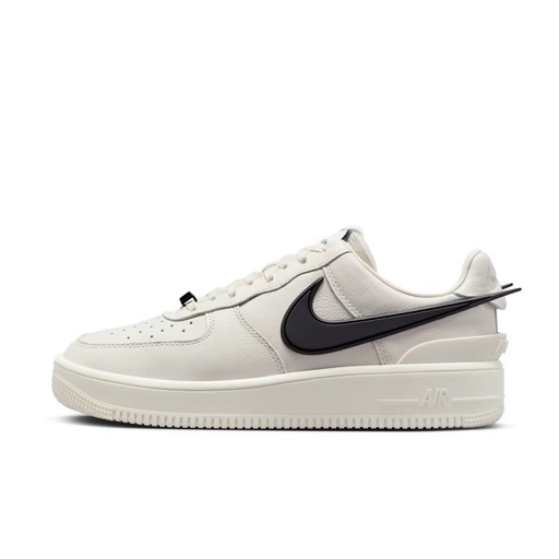 NIKEアンブッシュスニーカー　27.5センチ　