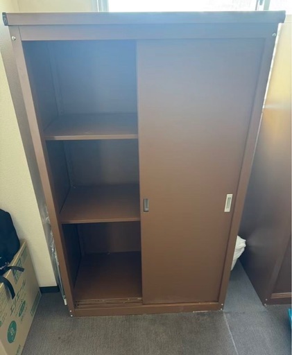 荷物収納棚