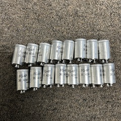 直管蛍光灯×14、グロー球（点灯管）×16の画像